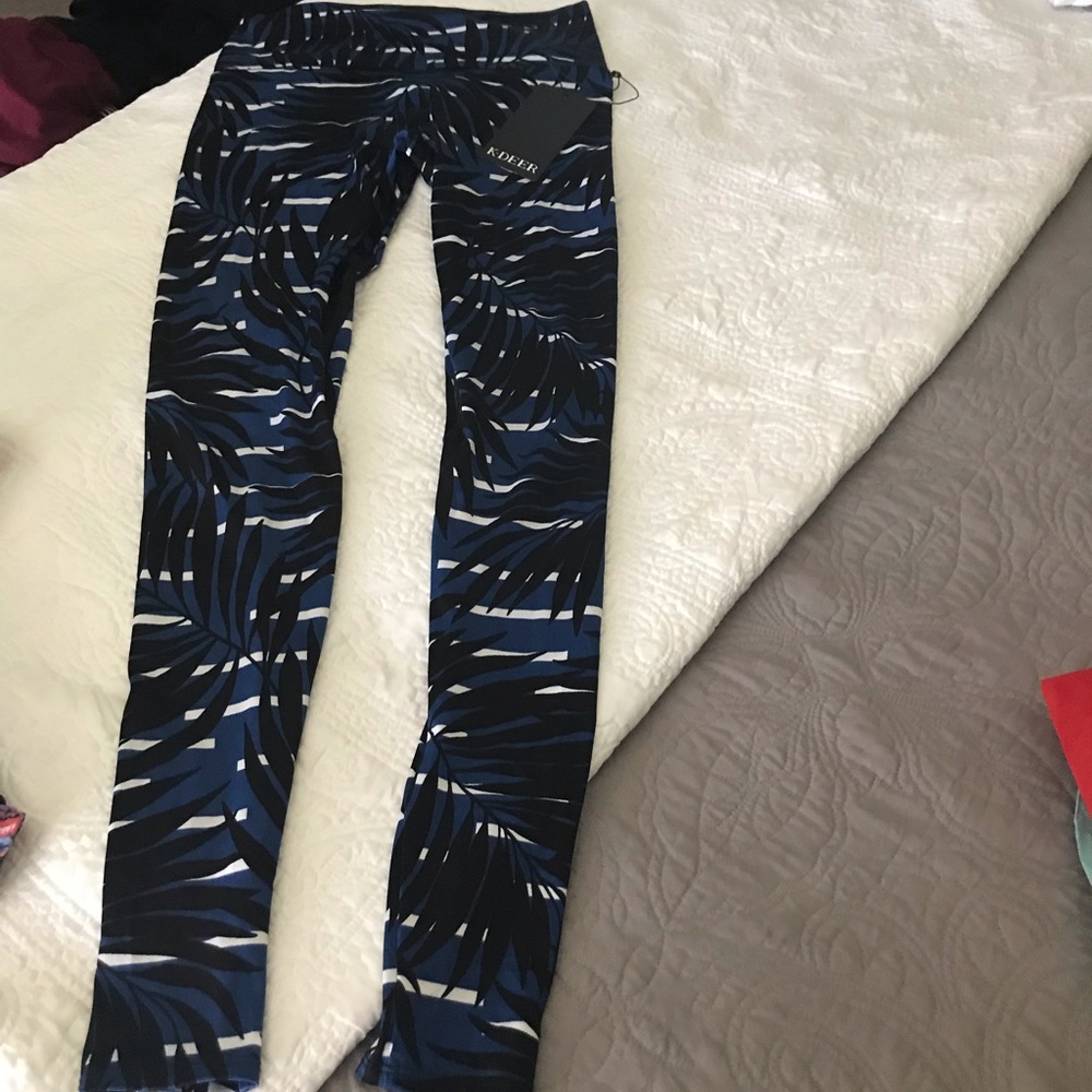 NWT K-Deer high waisted yoga leggings. Full length